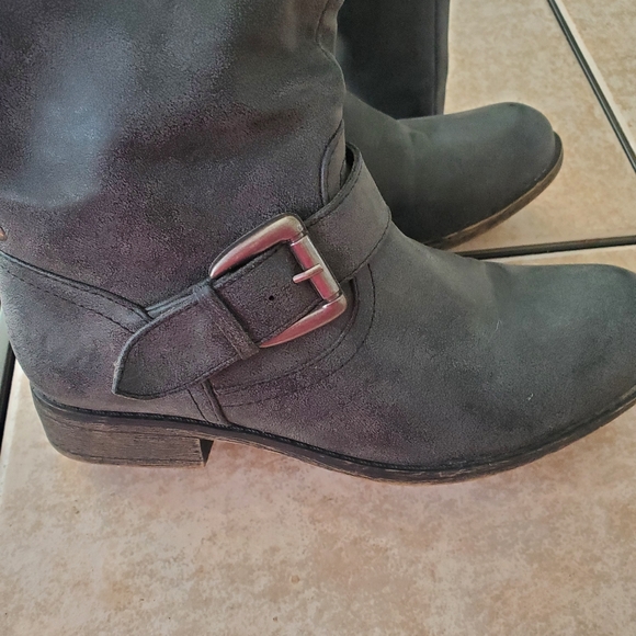 Fantastic tall boots - Picture 2 of 4